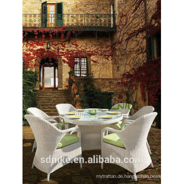 Weißer eleganter Rattan Esstisch + Gartenmöbel Party Tische und Stühle